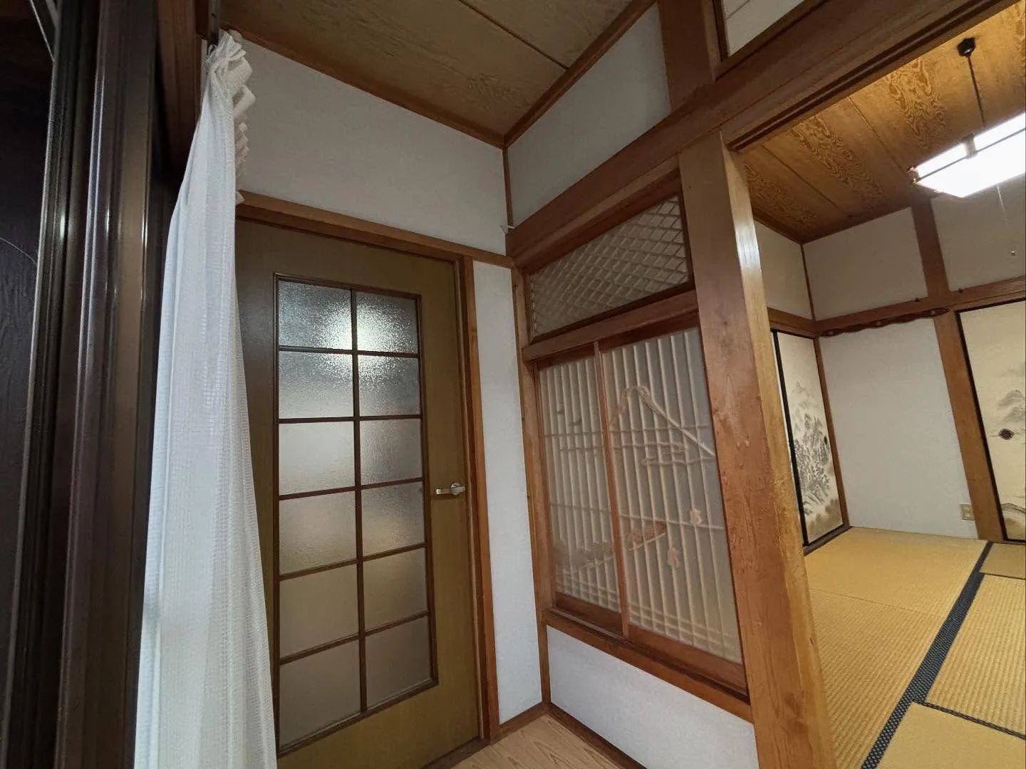 【千葉市　中央区和室砂壁、照明交換工事】