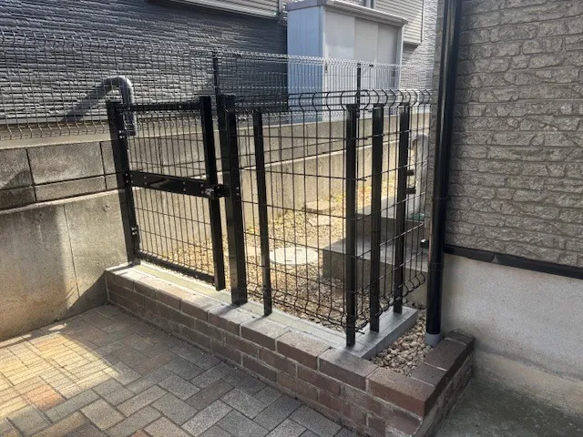 千葉県四街道市めいわN様外構フェンス取付け工事完工しました！！